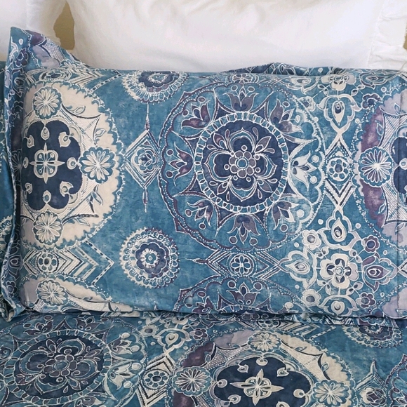 Pottery Barn Medallion Duvet Cover With Shams - Picture 3 of 8